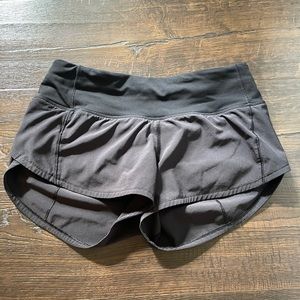 Size 0 Lululemon black speed up short (2.5 inseam)